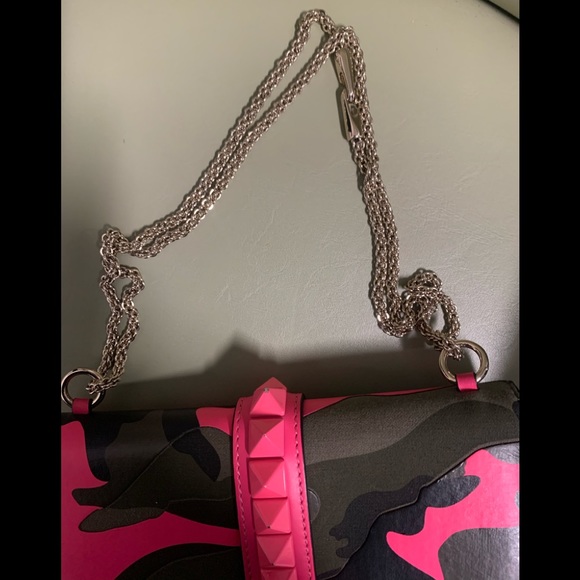 🔥VALENTINO CAMO BAG🔥 - Picture 13 of 13